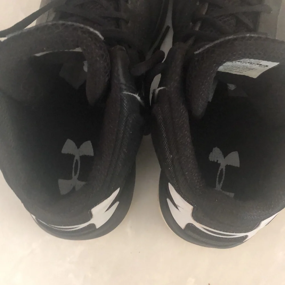 Under Armor Men’s Micro G Sneakers
